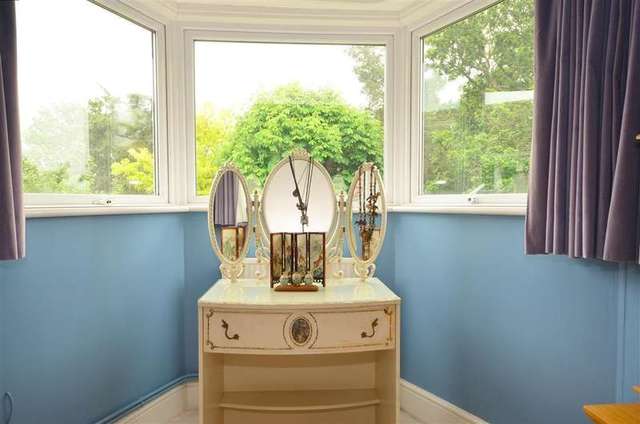  Image of 5 bedroom Detached house for sale in Grigg Lane Headcorn Ashford TN27 at Headcorn Ashford Headcorn, TN27 9LU