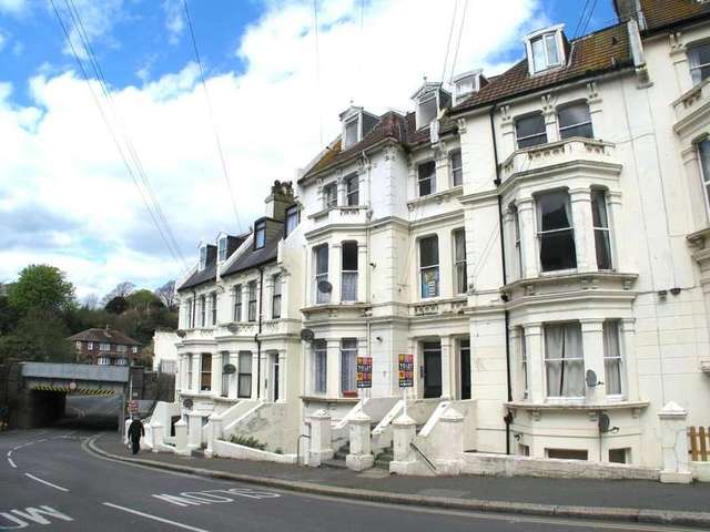  Image of 1 bedroom Apartment to rent in Cornwallis Terrace Hastings TN34 at 16 Cornwallis Terrace  HASTINGS, TN34 1EB