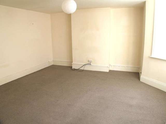  Image of 1 bedroom Apartment to rent in Cornwallis Terrace Hastings TN34 at 16 Cornwallis Terrace  HASTINGS, TN34 1EB