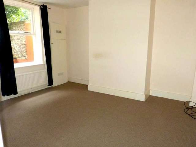  Image of 1 bedroom Apartment to rent in Cornwallis Terrace Hastings TN34 at 16 Cornwallis Terrace  HASTINGS, TN34 1EB