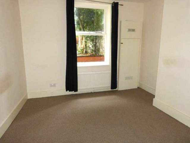  Image of 1 bedroom Apartment to rent in Cornwallis Terrace Hastings TN34 at 16 Cornwallis Terrace  HASTINGS, TN34 1EB