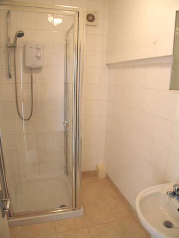 Image of 1 bedroom Apartment to rent in Cornwallis Terrace Hastings TN34 at 16 Cornwallis Terrace  HASTINGS, TN34 1EB