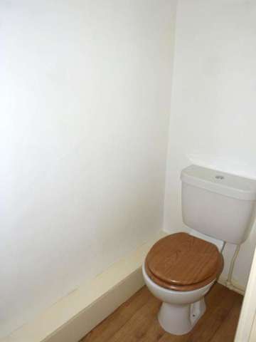  Image of 1 bedroom Apartment to rent in Cornwallis Terrace Hastings TN34 at 16 Cornwallis Terrace  HASTINGS, TN34 1EB