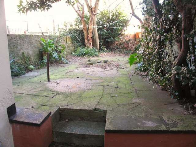 Image of 1 bedroom Apartment to rent in Cornwallis Terrace Hastings TN34 at 16 Cornwallis Terrace  HASTINGS, TN34 1EB