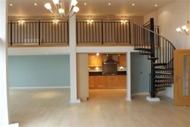  Image of 3 bedroom Flat to rent in Richmond Hill Drive Bournemouth BH2 at Bournemouth, BH2 6LT