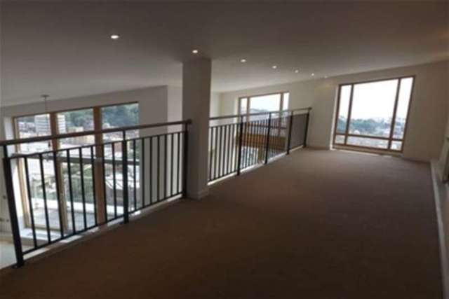  Image of 3 bedroom Flat to rent in Richmond Hill Drive Bournemouth BH2 at Bournemouth, BH2 6LT
