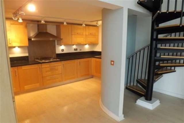  Image of 3 bedroom Flat to rent in Richmond Hill Drive Bournemouth BH2 at Bournemouth, BH2 6LT