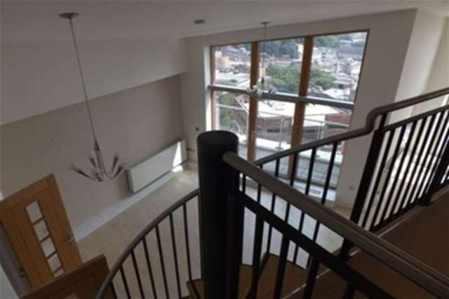  Image of 3 bedroom Flat to rent in Richmond Hill Drive Bournemouth BH2 at Bournemouth, BH2 6LT