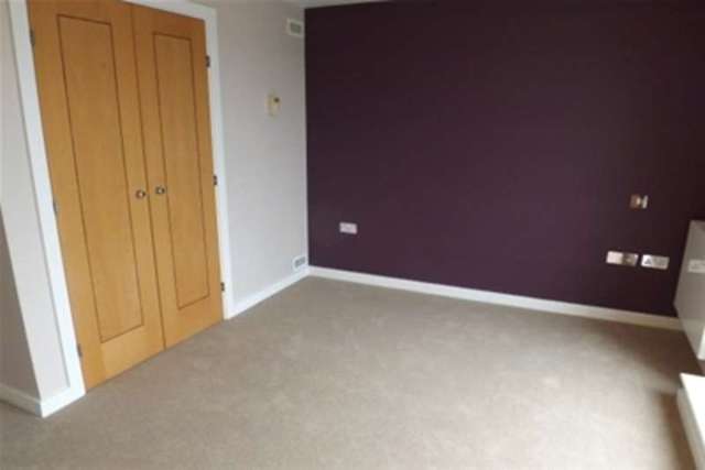  Image of 3 bedroom Flat to rent in Richmond Hill Drive Bournemouth BH2 at Bournemouth, BH2 6LT
