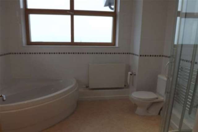  Image of 3 bedroom Flat to rent in Richmond Hill Drive Bournemouth BH2 at Bournemouth, BH2 6LT