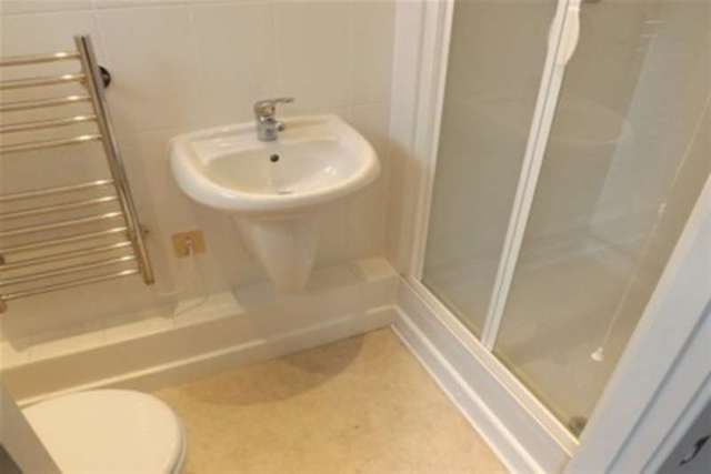  Image of 3 bedroom Flat to rent in Richmond Hill Drive Bournemouth BH2 at Bournemouth, BH2 6LT