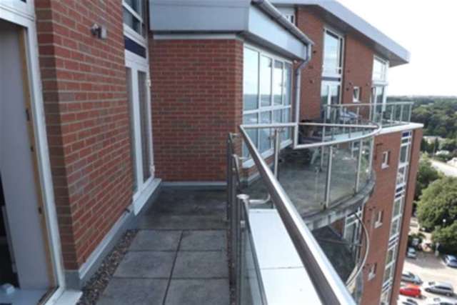  Image of 3 bedroom Flat to rent in Richmond Hill Drive Bournemouth BH2 at Bournemouth, BH2 6LT