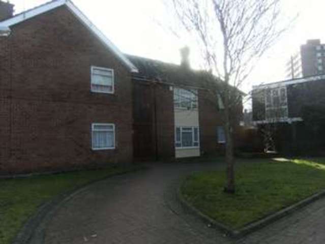  Image of 2 bedroom Flat to rent in Westminster Road Ellesmere Port CH65 at Westminster Road  Ellesmere Port, CH65 2EE