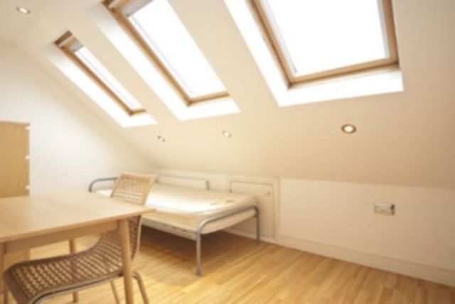  Image of 6 bedroom House Share to rent in Nant Road London NW2 at Golder Green NW2 London, NW2 2AT