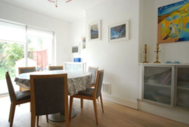  Image of 6 bedroom House Share to rent in Nant Road London NW2 at Golder Green NW2 London, NW2 2AT