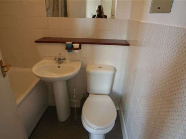  Image of 1 bedroom Flat to rent in Dumbarton Road Glasgow G11 at Partick  Glasgow, G11 6UN