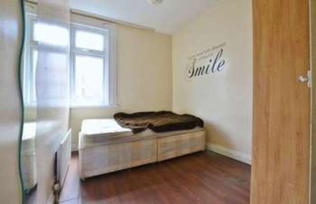  Image of 3 bedroom Flat to rent in Homerton High Street London E9 at Homerton High Street  London, E9 6AS