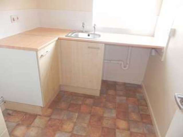  Image of 1 bedroom Flat to rent in Queen Street Kidderminster DY10 at Queen Street  Kidderminster, DY10 2NJ