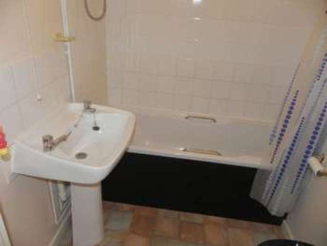  Image of 1 bedroom Flat to rent in Queen Street Kidderminster DY10 at Queen Street  Kidderminster, DY10 2NJ