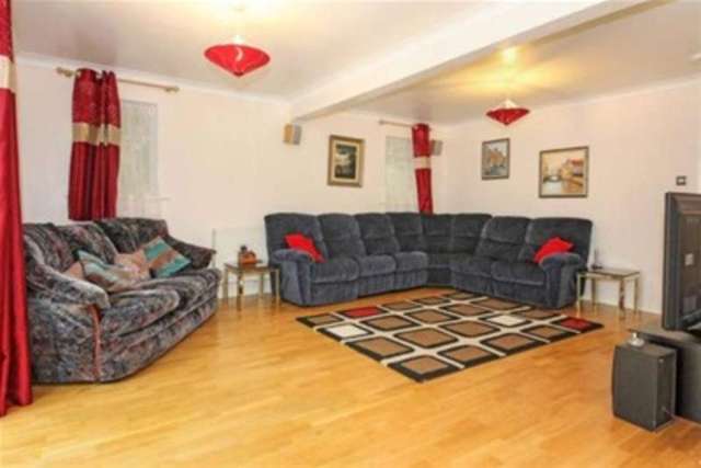  Image of 5 bedroom Detached house to rent in Sandy Way Bournemouth BH10 at Bournemouth, BH10 7DL