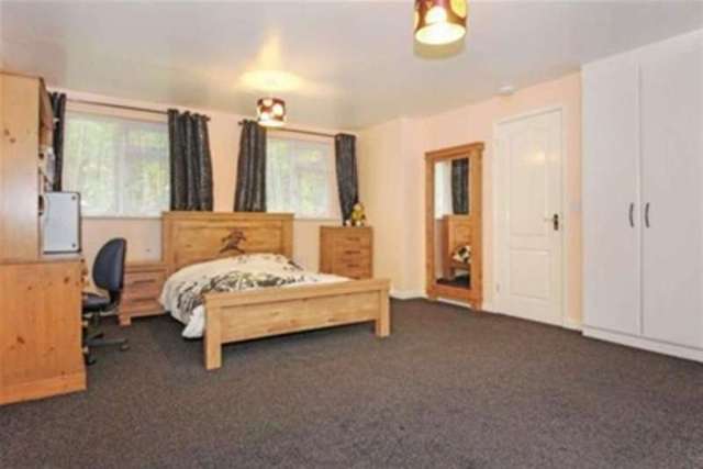  Image of 5 bedroom Detached house to rent in Sandy Way Bournemouth BH10 at Bournemouth, BH10 7DL