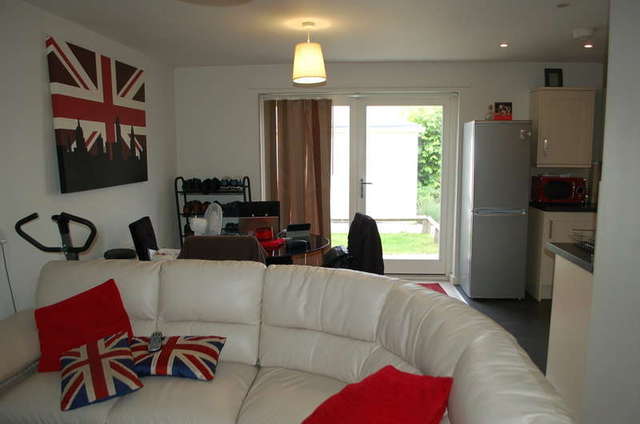  Image of 1 bedroom Flat to rent in Burcham Close Hampton TW12 at Percy Road  Hampton, TW12 2EP