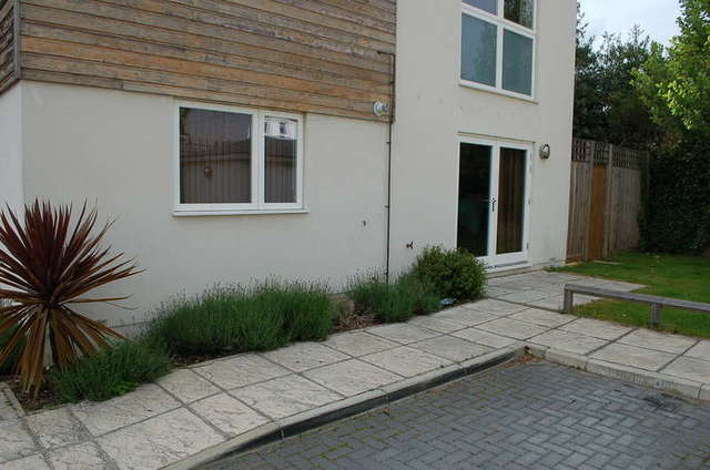 Image of 1 bedroom Flat to rent in Burcham Close Hampton TW12 at Percy Road  Hampton, TW12 2EP