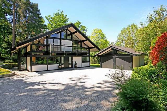  Image of 5 bedroom Detached house for sale in Brockenhurst Road Ascot SL5 at Brockenhurst Road  South Ascot, SL5 9HB
