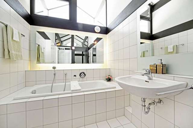  Image of 5 bedroom Detached house for sale in Brockenhurst Road Ascot SL5 at Brockenhurst Road  South Ascot, SL5 9HB