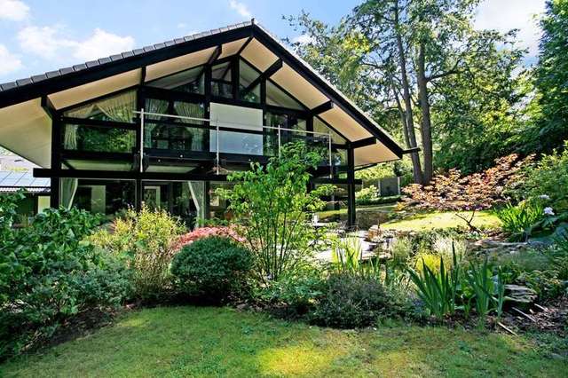  Image of 5 bedroom Detached house for sale in Brockenhurst Road Ascot SL5 at Brockenhurst Road  South Ascot, SL5 9HB