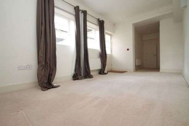  Image of 2 bedroom Apartment to rent in Oakfield Road Clifton Bristol BS8 at 54a Oakfield Road  Clifton, BS8 2BG