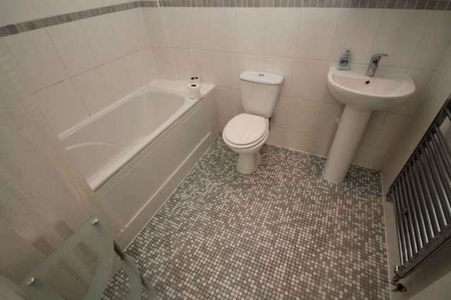  Image of 2 bedroom Apartment to rent in Oakfield Road Clifton Bristol BS8 at 54a Oakfield Road  Clifton, BS8 2BG