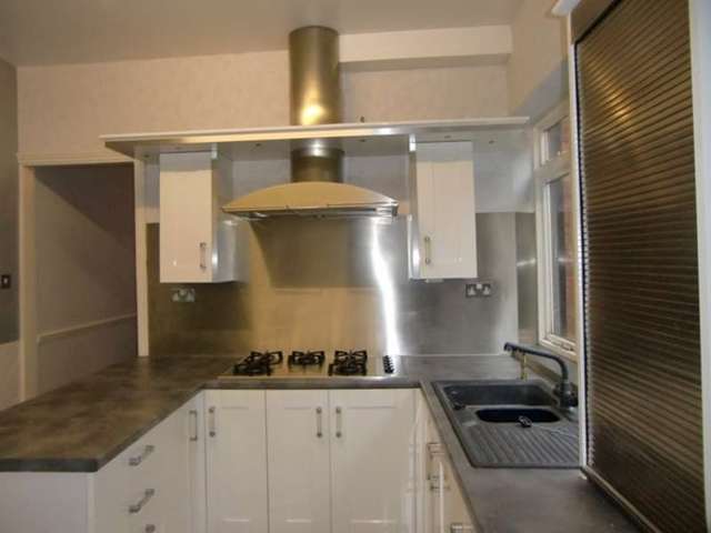  Image of 6 bedroom House Share to rent in Victoria Park Road Leicester LE2 at Victoria Park Road  Leicester, LE2 1XF