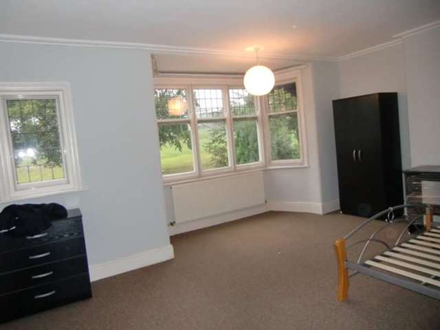  Image of 6 bedroom House Share to rent in Victoria Park Road Leicester LE2 at Victoria Park Road  Leicester, LE2 1XF