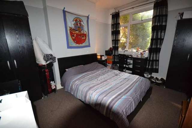  Image of 6 bedroom House Share to rent in Victoria Park Road Leicester LE2 at Victoria Park Road  Leicester, LE2 1XF