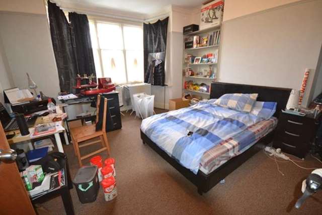  Image of 6 bedroom House Share to rent in Victoria Park Road Leicester LE2 at Victoria Park Road  Leicester, LE2 1XF