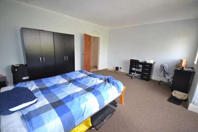  Image of 6 bedroom House Share to rent in Victoria Park Road Leicester LE2 at Victoria Park Road  Leicester, LE2 1XF