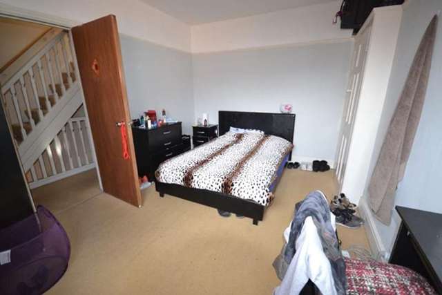  Image of 6 bedroom House Share to rent in Victoria Park Road Leicester LE2 at Victoria Park Road  Leicester, LE2 1XF