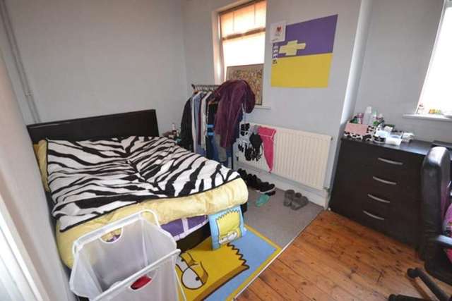  Image of 6 bedroom House Share to rent in Victoria Park Road Leicester LE2 at Victoria Park Road  Leicester, LE2 1XF