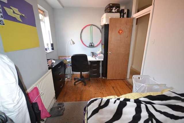  Image of 6 bedroom House Share to rent in Victoria Park Road Leicester LE2 at Victoria Park Road  Leicester, LE2 1XF