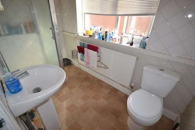  Image of 6 bedroom House Share to rent in Victoria Park Road Leicester LE2 at Victoria Park Road  Leicester, LE2 1XF