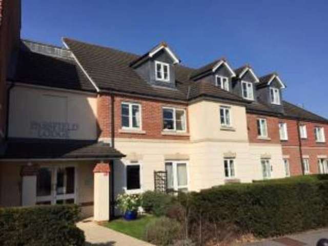  Image of 2 bedroom Flat for sale in Guildford Road Lightwater GU18 at 88 Guildford Road Lightwater Lightwater, GU18 5RY