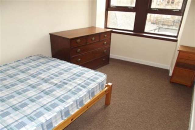  Image of 2 bedroom Flat to rent in Aberdour Street Dennistoun Glasgow G31 at Glasgow, G31 3NL
