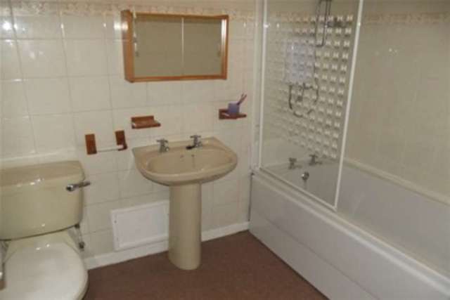  Image of 2 bedroom Flat to rent in Aberdour Street Dennistoun Glasgow G31 at Glasgow, G31 3NL