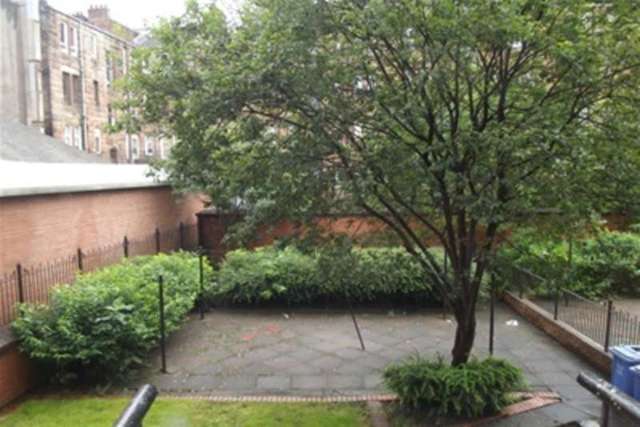  Image of 2 bedroom Flat to rent in Aberdour Street Dennistoun Glasgow G31 at Glasgow, G31 3NL