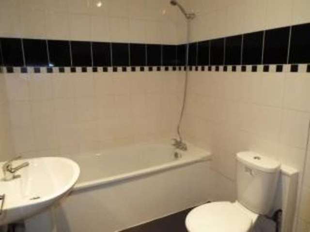  Image of 1 bedroom Flat for sale in Addington Road Selsdon South Croydon CR2 at South Croydon  Selsdon, CR2 8LH