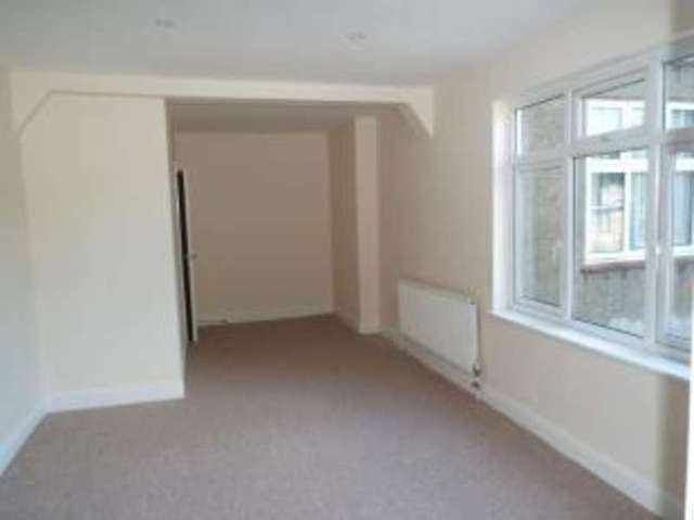  Image of 1 bedroom Flat for sale in Addington Road Selsdon South Croydon CR2 at South Croydon  Selsdon, CR2 8LH