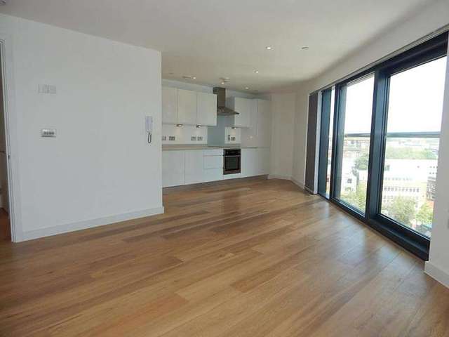  Image of 2 bedroom Flat to rent in Canute Road Southampton SO14 at Ocean Way Southampton Hampshire, SO14 3FH