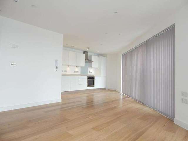  Image of 2 bedroom Flat to rent in Canute Road Southampton SO14 at Ocean Way Southampton Hampshire, SO14 3FH