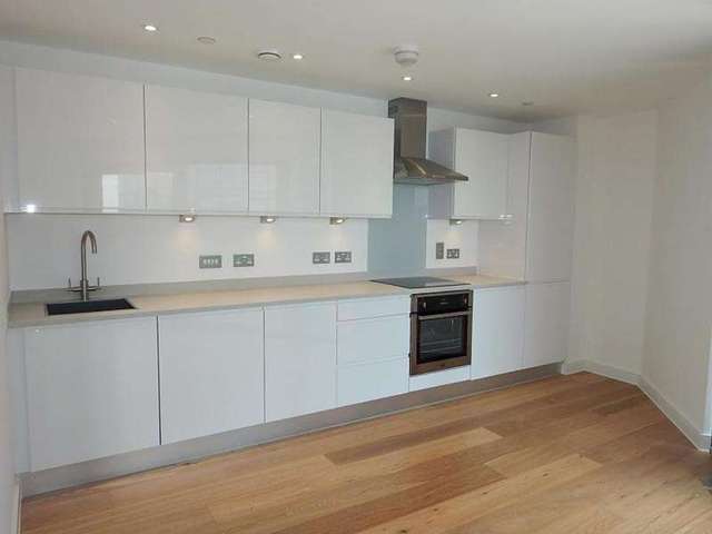  Image of 2 bedroom Flat to rent in Canute Road Southampton SO14 at Ocean Way Southampton Hampshire, SO14 3FH